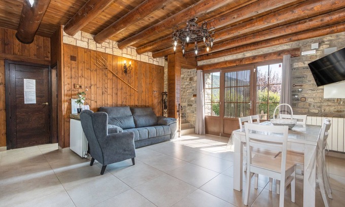 Borrastre Apartment | Apartment 'Bachella' with Mountain View, Private Terrace and Wi-Fi