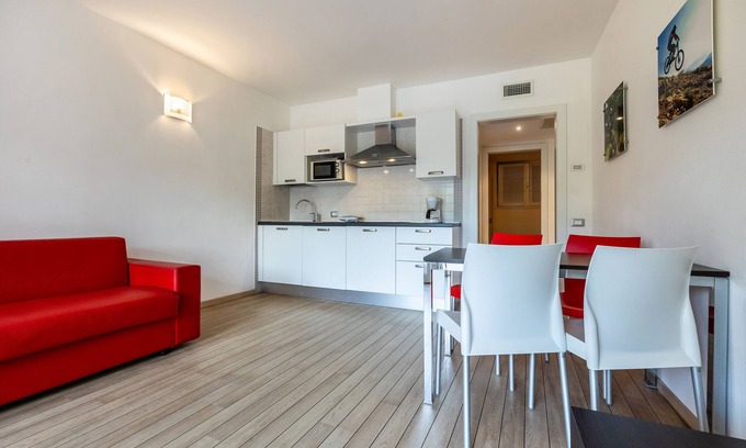 Malcesine Apartment | Apartment 'Bilocale 4 Persone Villa Treccani' with Lake View, Wi-Fi and Air Conditioning