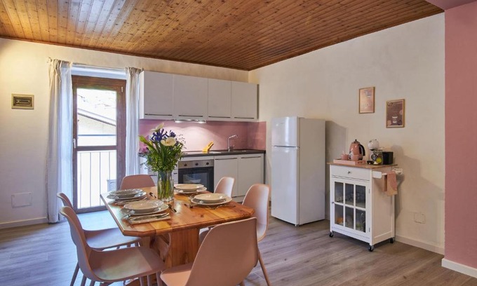 Claino Con Osteno Apartment | Apartment Ca' Dolce Osteno by Interhome
