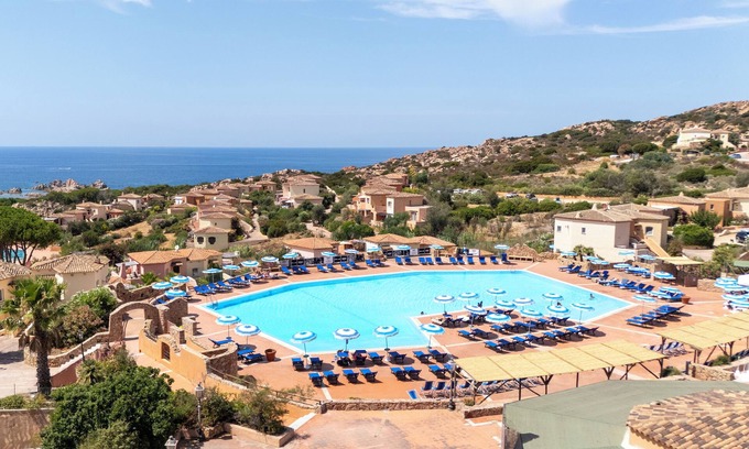 Canneddi Apartment | Apartment 'Calarossa Beach House' with Sea View, Wi-Fi and Air Conditioning