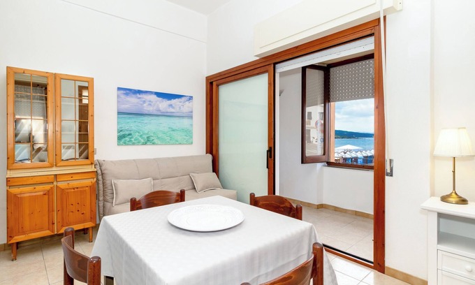 Trinita d'Agultu e Vignola Apartment | Apartment "Casa Spiaggia Molo 1" on Isola Rossa with Sea view & Balcony