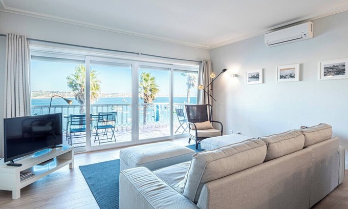 Cascais Apartment | Apartment 'Cascais Bay Terrace I' with Sea View & Wi-Fi