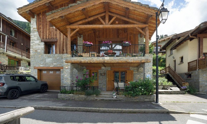 Villarodin-Bourget Apartment | Apartment 'Chez Stephane Et Estelle' with Mountain View, Shared Terrace and Wi-Fi