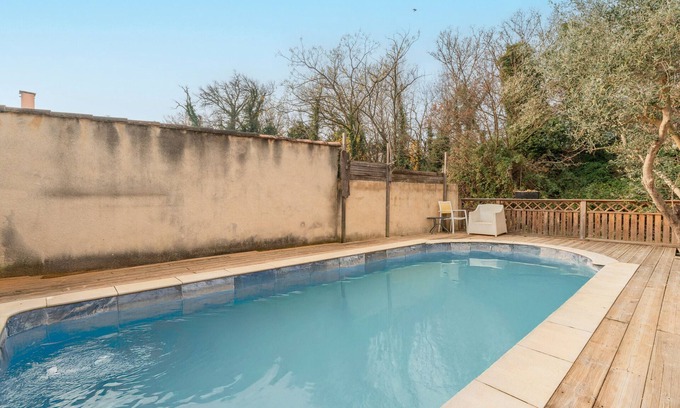 Vedene Apartment | Apartment 'Chez Patricia En Provence' with Shared Pool, Wi-Fi and Air Conditioning