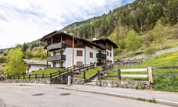Borzago Apartment | Apartment 'Collini Le Betulle' with Mountain View, Private Garden and Balcony