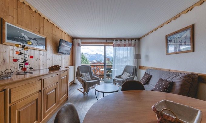 Jeux Apartment | Apartment 'Crocus 6' with Balcony and Wi-Fi