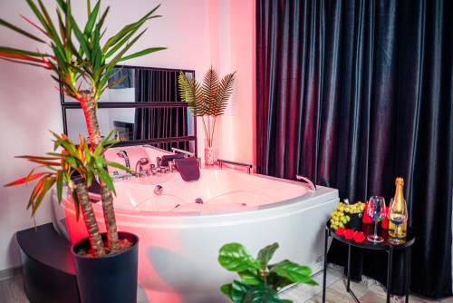 Craiova Apartment | Apartment de Lux Craiova Jacuzzi Pat Rotund Semineu Zona Ford
