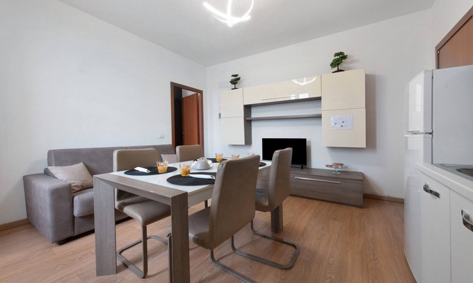 Senna Comasco Apartment | Apartment 'Dream House' with Balcony and Air Conditioning