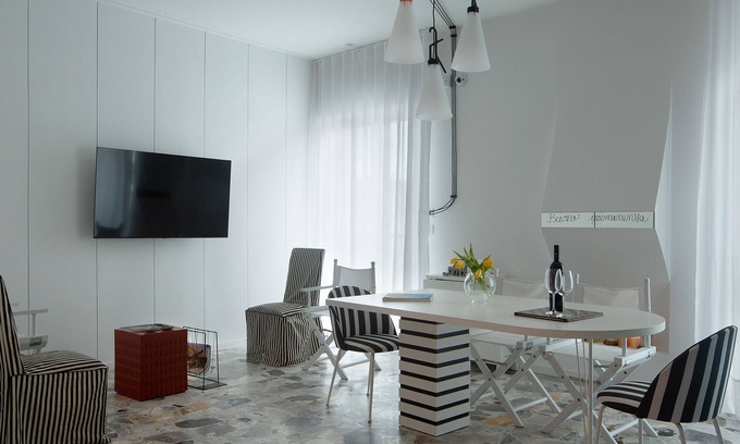 Pompei Apartment | Apartment 'Farella' with Mountain View, Wi-Fi and Air Conditioning