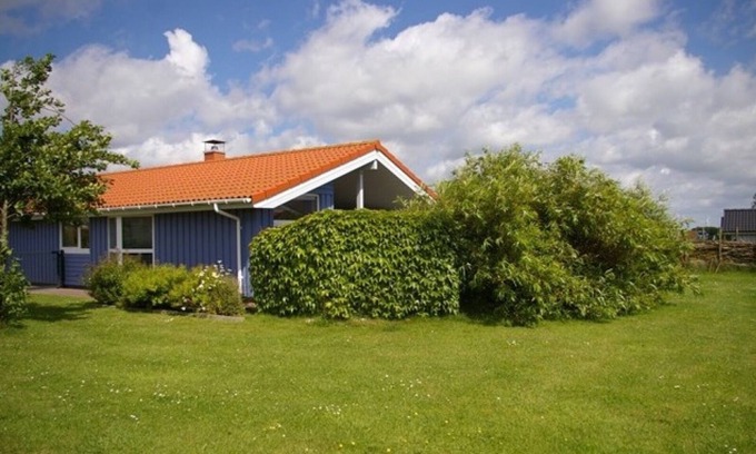 Wesselburenerkoog Apartment | Apartment 'Ferienhaus Ty Glaz' with Shared Terrace, Shared Garden and Wi-Fi