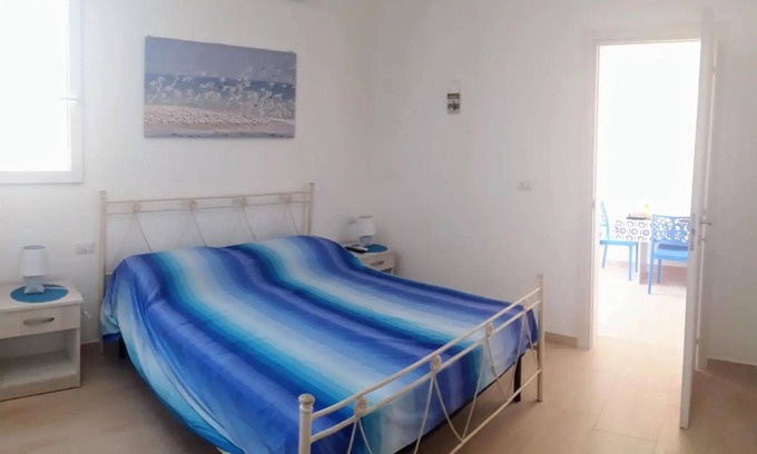 Torre Lapillo Apartment | Apartment 'Florence - Bilocale 2' with Private Terrace, Wi-Fi and Air Conditioning