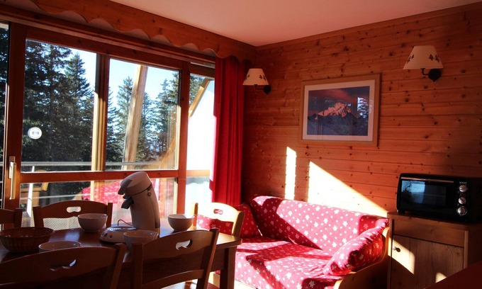 Chamrousse Apartment | Apartment for 6, near slopes, equipped kitchen, fondue devices