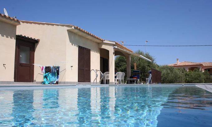 Pianotolli-Caldarello Villa | Apartment in Villa with swimmingpool and garden of 2000mq