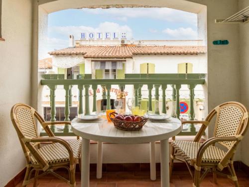 Saintes-Maries-de-la-Mer Apartment | Apartment Le Soleil Camarguais-2 by Interhome
