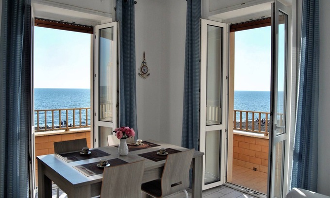 Ladispoli Apartment | APARTMENT FRONT SEA by Silvia and Massimo