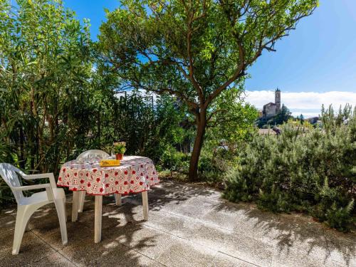 Castellaro Apartment | Apartment Gartenwohnung by Interhome