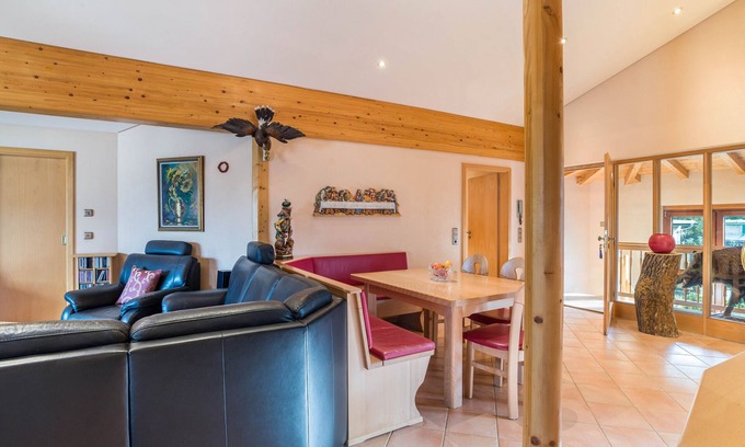 Lauf Apartment | Apartment 'Haus Am Bächel' with Balcony and Wi-Fi