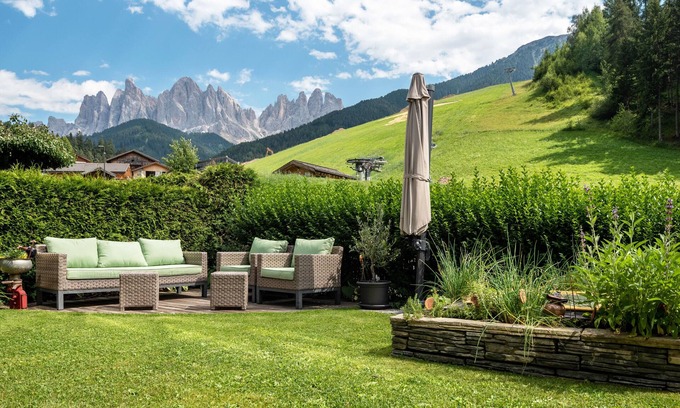 Santa Maddalena Apartment | Apartment "Hilber Furchetta" with Mountain View, Garden and Wi-Fi