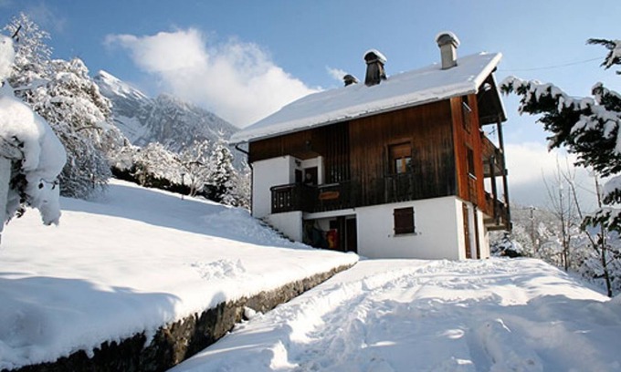 Samoens Ski Chalet | Apartment in detached privately owned chalet on the doorstep of Samoens village