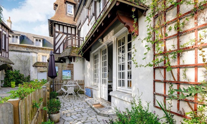 Isigny-sur-Mer Apartment | Apartment in Isigny near Cotentin Park
