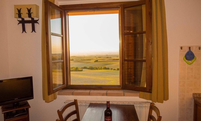 Pomaia Apartment | Apartment in terraced house with terrace and panoramic view, 2 rooms, 4 pers.