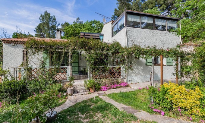 Aubagne Apartment | Apartment in the owners' villa, swimming pool, fenced parking.
