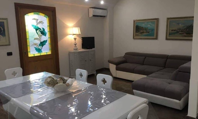 Latina Lido Villa | Apartment in villa with garden