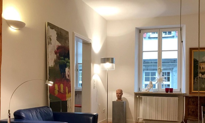 Insel Apartment | Apartment Insel-Residenz 1 - stylish old town manor house on the island