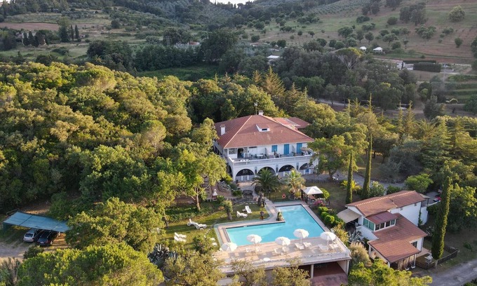 Campiglia Marittima Apartment | Apartment in Residence by the sea set in a amazing Park