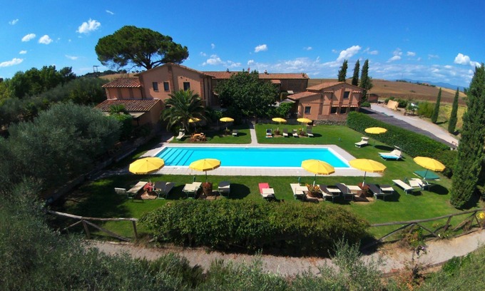 Castiglione del Lago Apartment | Apartment near Lake Trasimeno with Pool