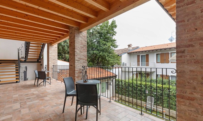 Portese Apartment | Apartment 'Bilocale - Isola Del Garda' with Shared Pool, Wi-Fi and Air Conditioning