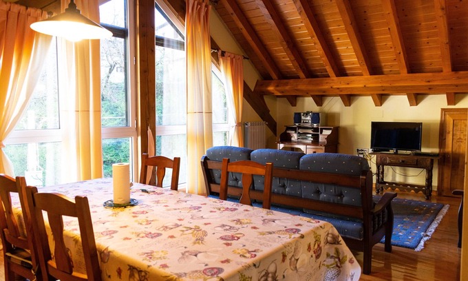 Uztarroz Apartment | Apartment 'Kabila Enea 1' with Mountain View, Private Garden and Wi-Fi