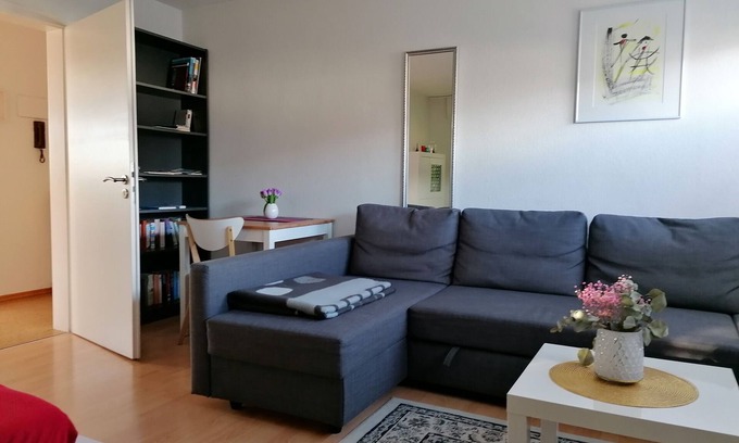 Moessingen Apartment | Apartment 'Kirsch-kern' with Balcony and Wi-Fi