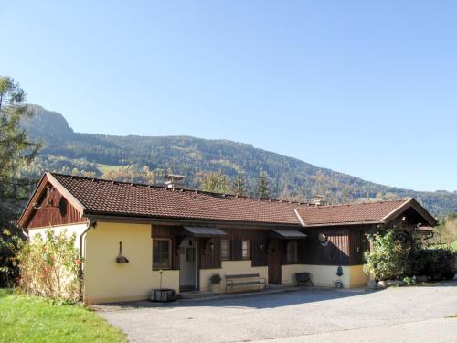 Treffen Apartment | Apartment Kunzhof-2 by Interhome