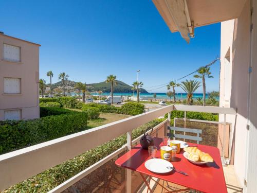 Saint-Cyr-sur-Mer Apartment | Apartment La Sirene-4 by Interhome
