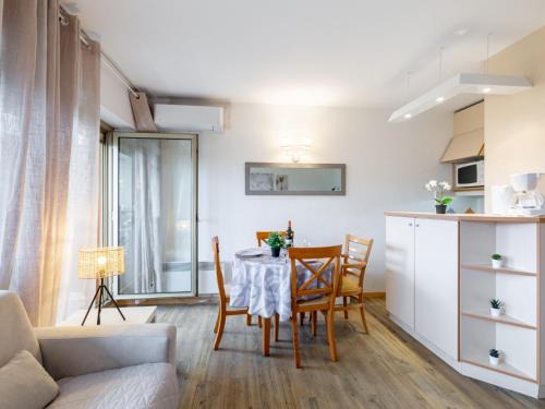 Sainte-Maxime City Centre Apartment | Apartment Les Platanes-3 by Interhome