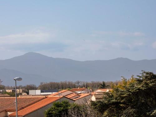 Saint-Cyprien Plage Apartment | Apartment Les Terrasses Fleuries by Interhome