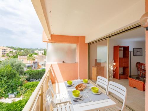 Sainte-Maxime Apartment | Apartment Les Terres Marines-2 by Interhome