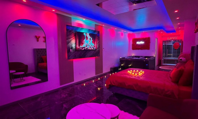 Chevilly-Larue Apartment | Apartment LoveRoom, spa jacuzzi & Sauna in a romantic atmosphere!