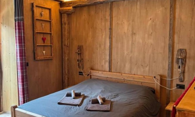 Auronzo di Cadore Apartment | Apartment 'Marmarole' with Mountain View, Shared Garden and Balcony