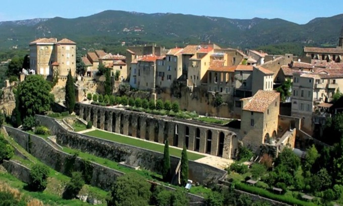 Lauris Cottage | Apartment on garden level with terrace and access to the swimming pool