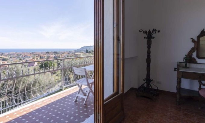 Diano Castello Apartment | Apartment Paradise View in Diano Marina - 6 persons, 3 bedrooms