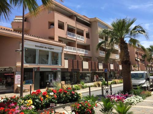 Sainte-Maxime City Centre Apartment | Apartment Régina-2 by Interhome