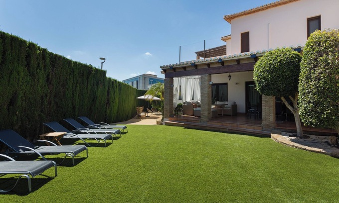 Gandia Villa | Apartment 'Resort Villa Luny' with View Over the Shared Pool, Wi-Fi and Air Conditioning