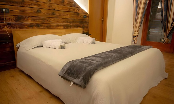 Almazzago Apartment | Apartment 'Ride Home 1' with Mountain View, Shared Garden and Wi-Fi