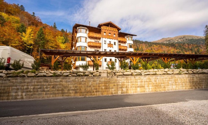 Horna Lehota Apartment | Apartment Rose Chopok 1100 m-on hiking trail-view-hot tub-sauna-view