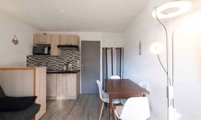 Samoens Apartment | Apartment 'Samoëns Centre -4 Pers' with Mountain View, Balcony and Wi-Fi