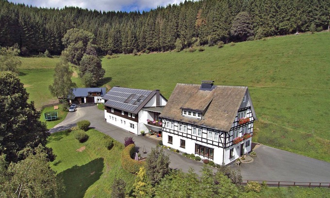 Nordenau Apartment | Apartment 'Schütte, 80qm' with Shared Terrace, Shared Garden and Wi-Fi