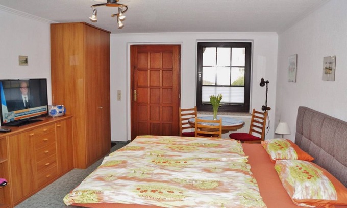 Middelhagen Apartment | Apartment - Thatched Cottage 47001