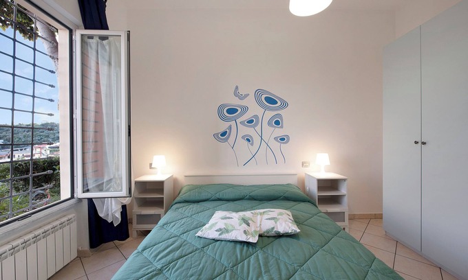 Varazze Apartment | Apartment "Trilocale in villa vista mare Apt 1" with Sea View